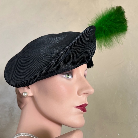 EXCITING 1940s\' BLACK STRAW BERET WITH TALL GREEN FEATHERS, ROUND TRIM & TASSLES main image 10